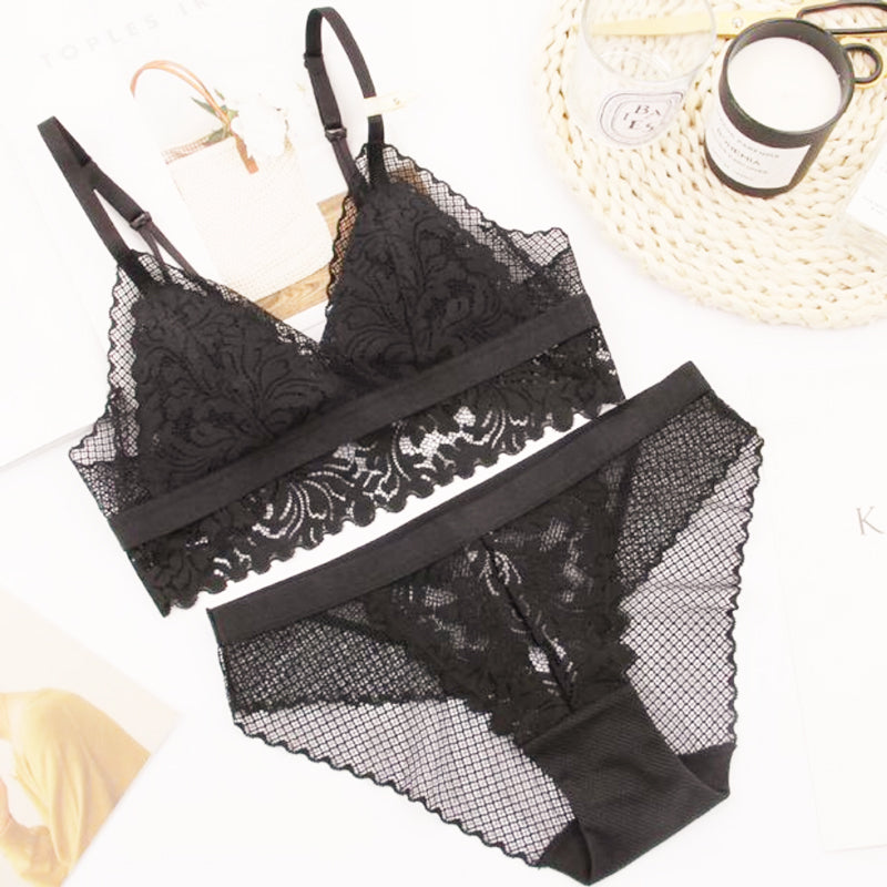 Nela Bralette 無鋼圈蕾絲成套內衣【深邃黑】